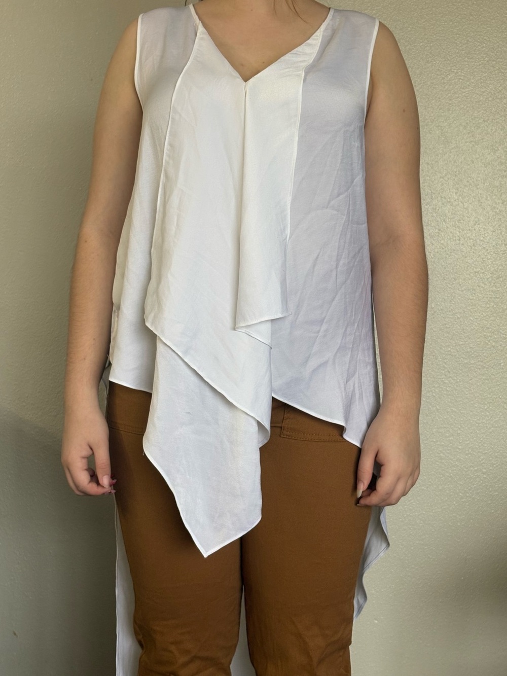 BCBGMAXAZRIA White High-Low Cascading V-Neck Sleeveless Blouse Top XS